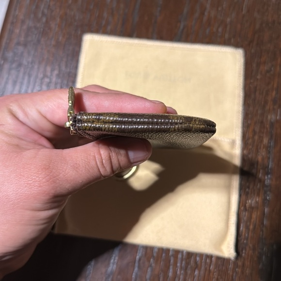 AUTHENTIC LOUIS VIUTTON KEY CLES - Picture 6 of 13